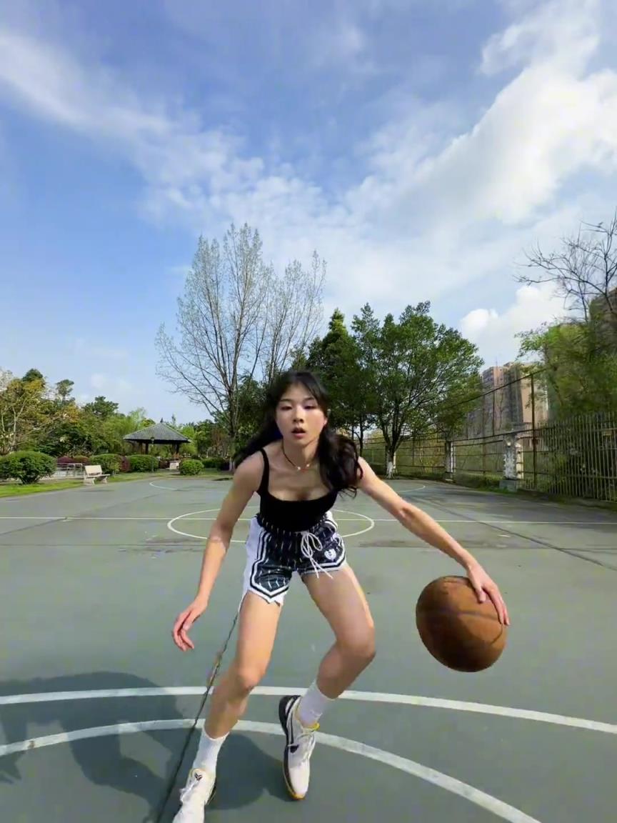 看著有點(diǎn)實(shí)力，敢背打我不？